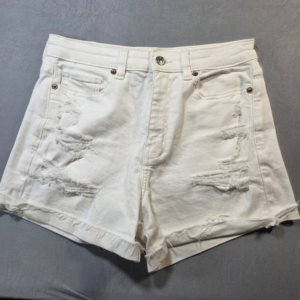 American Eagle Women White Distressed Mom Shorts Size 4‎ High Rise Frayed Hem